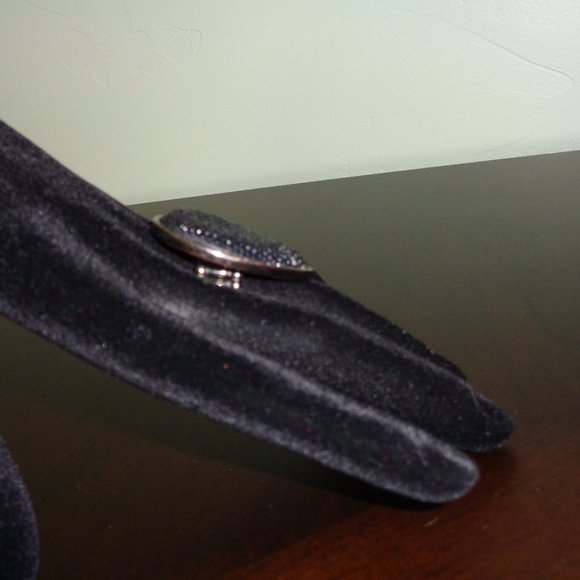 Costume Jewelry- heart ring-black - Picture 11 of 12